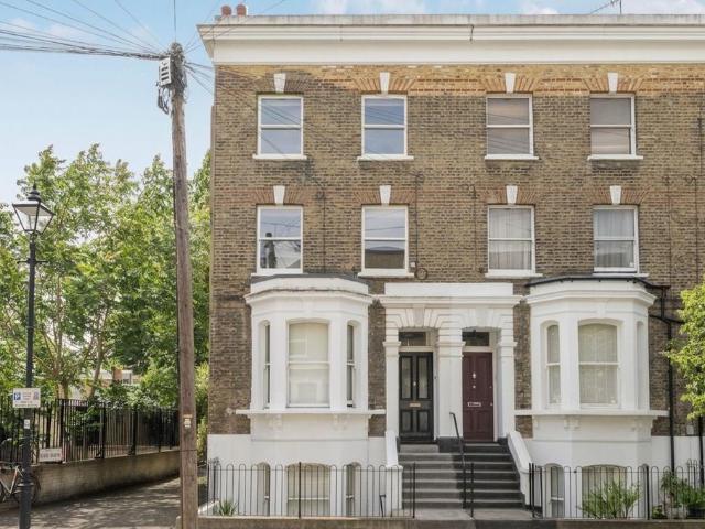 Flat for sale in Kennington, Greater London
