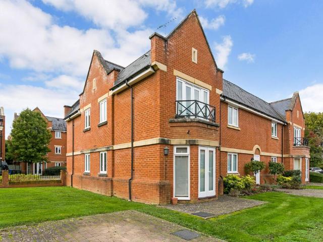 Flat for sale in Clewer Village, Windsor