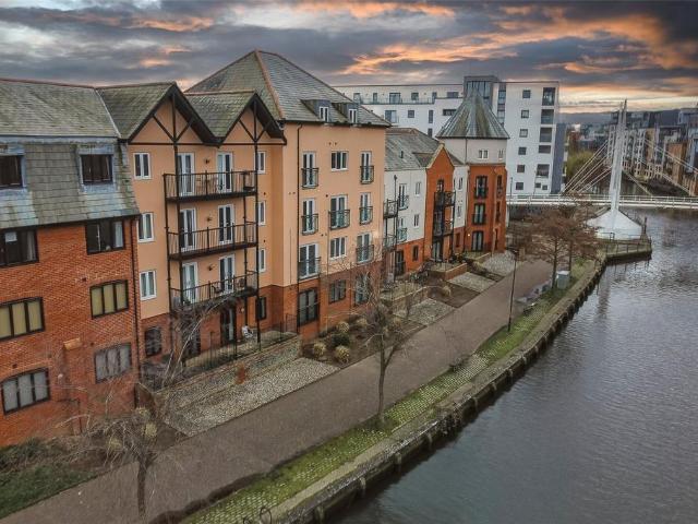 Flat for sale in East Bank, Norfolk