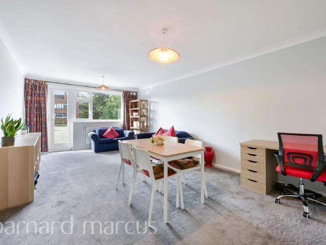 Flat for sale in Putney, Greater London