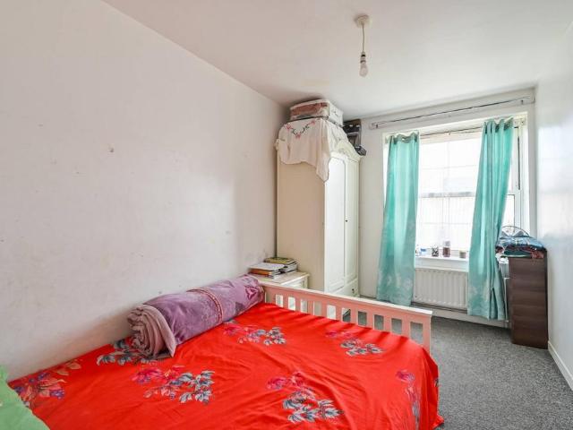 Flat for sale in Bromley-by-Bow, Poplar Grove