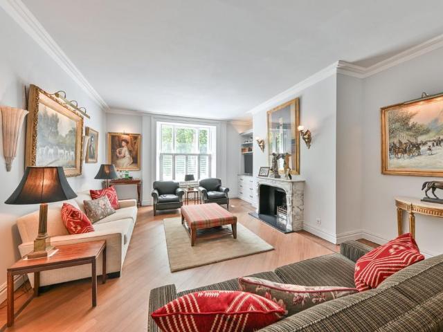 Flat for sale in Brompton, Greater London