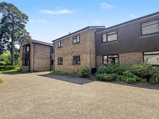 Flat for sale in Tricketts Cross, Ferndown