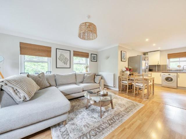 Flat for sale in Sherfield Park, Basingstoke and Deane