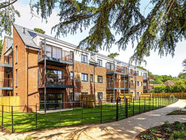 Flat for sale in Horsell, Woking