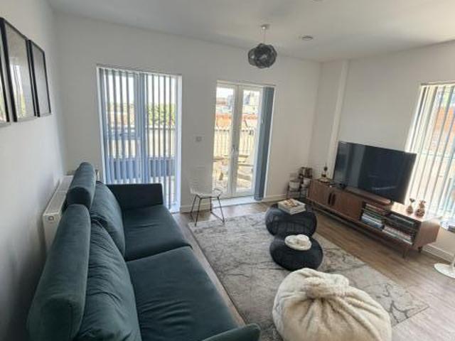 Flat for sale in Hayes, Greater London