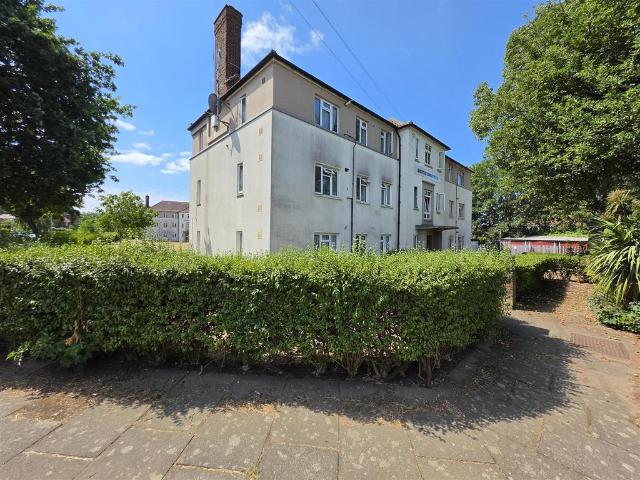 Flat for sale in Thames View, Greater London