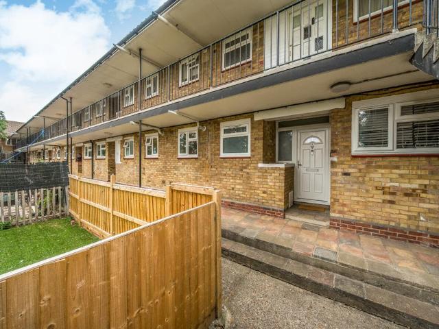 Flat for sale in London Borough of Lewisham, Greater London