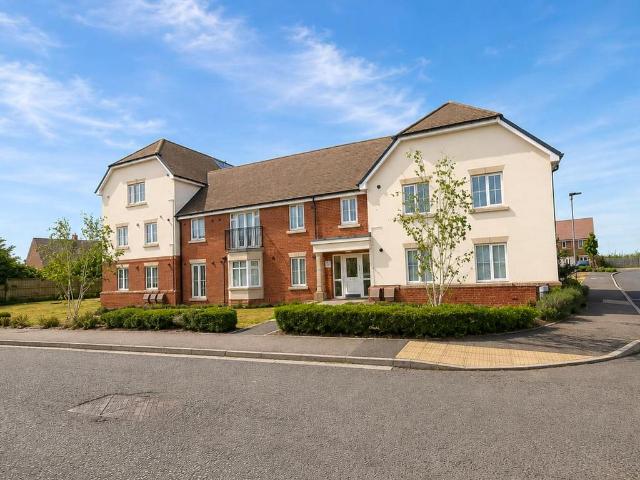 Flat for sale in Toddington, Clapham