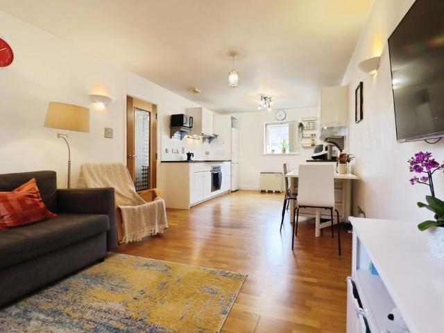 Flat for sale in City Centre, Falcon Lodge