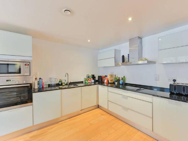 Flat for sale in Clapham Junction, Isle Of Man