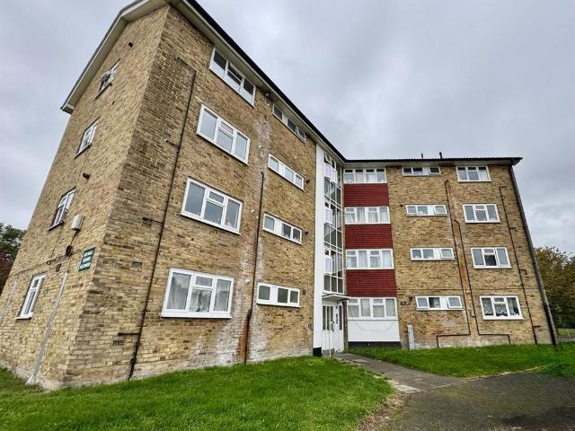 Flat for sale in London Borough of Croydon, Shirley