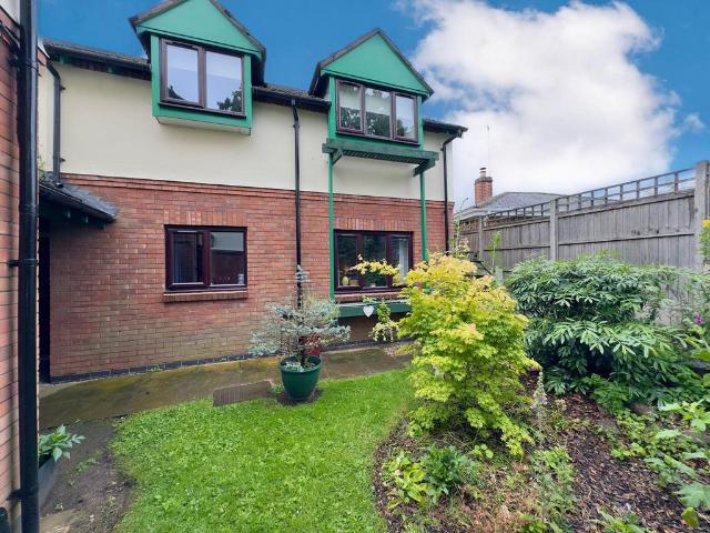 Flat for sale in Elmfield, Leicestershire