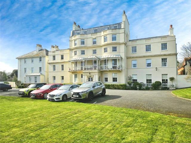 Flat for sale in Acol, Kent