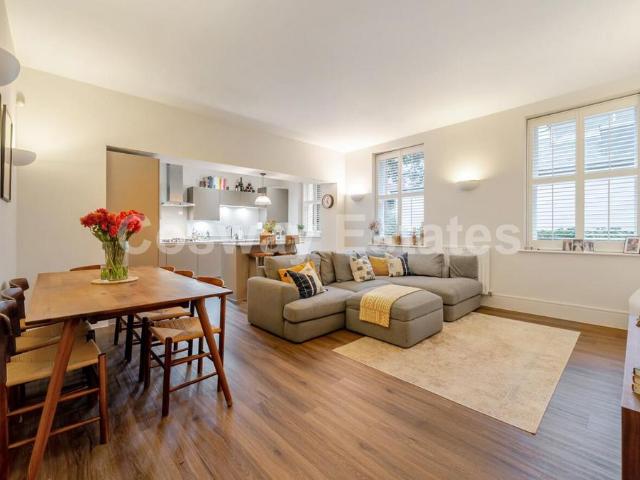 Flat for sale in Mill Hill, Greater London