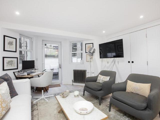Flat for sale in Peckham, Greater London