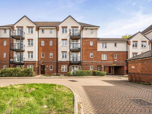 Flat for sale in Eastleigh, Helford