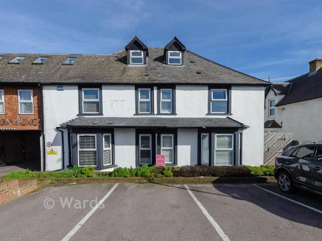 Flat for sale in Hawley, Monks Orchard
