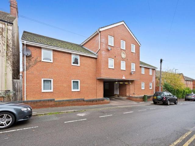 Flat for sale in Avondale, Kettering