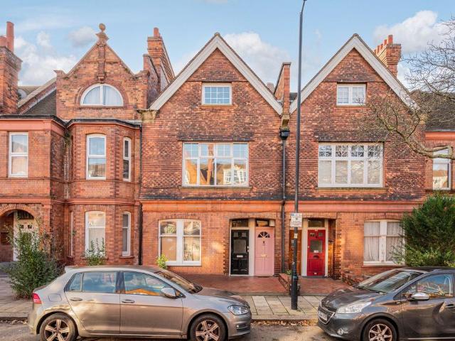Flat for sale in Streatham Hill, Greater London