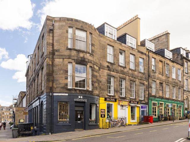 Flat for sale in Gayfield, Broughton