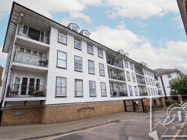 Flat for sale in Milton, Hamerton