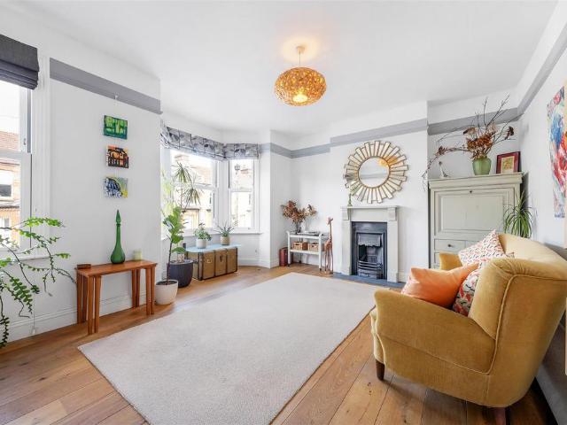 Flat for sale in London Borough of Croydon, Upper Norwood