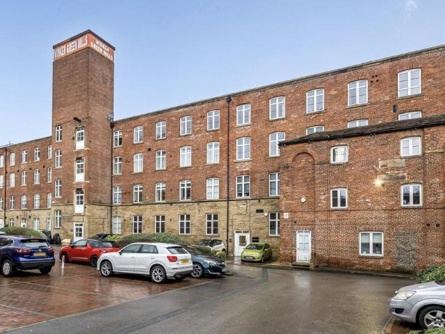 Flat for sale in Armley, West Yorkshire