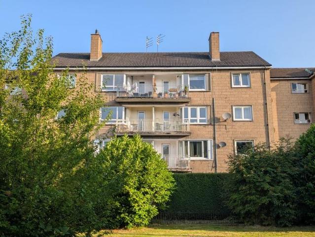 Flat for sale in Auldhouse, Scotland