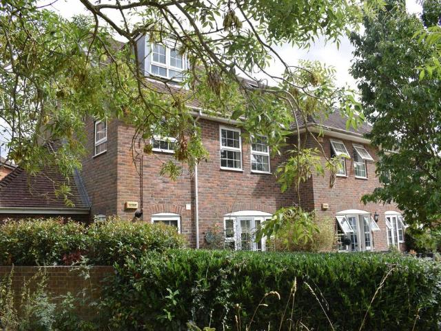 Flat for sale in Red Hill, Surrey