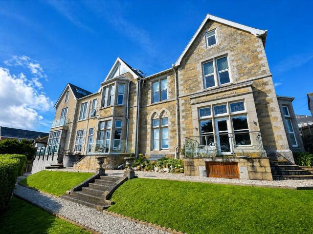 Flat for sale in Newquay, Cornwall