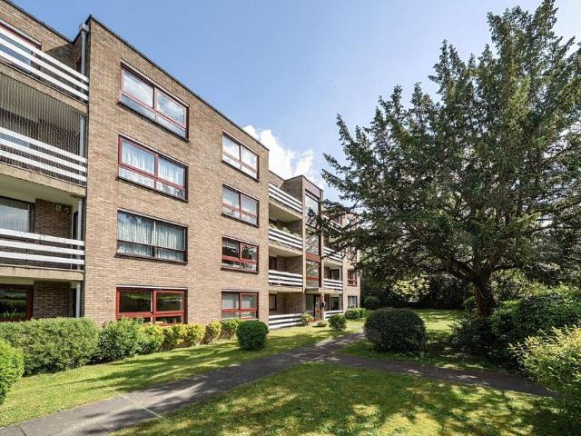 Flat for sale in London Borough of Ealing, Perivale