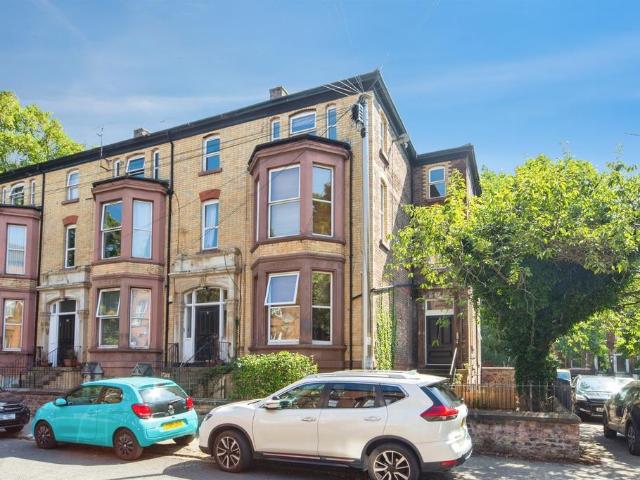 Flat for sale in Calderstones