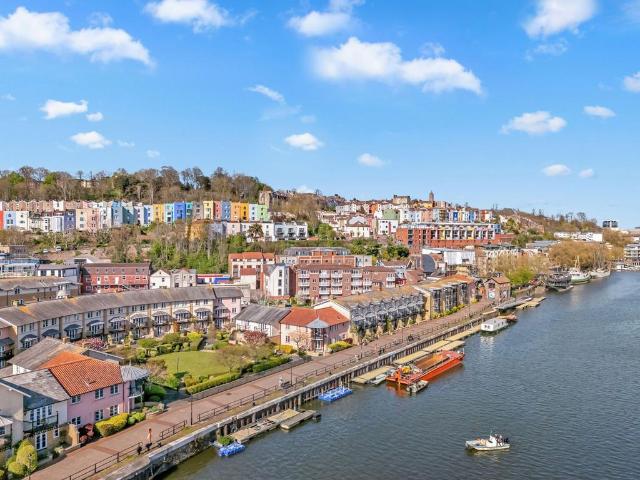 Flat for sale in Spike Island, Feckenham