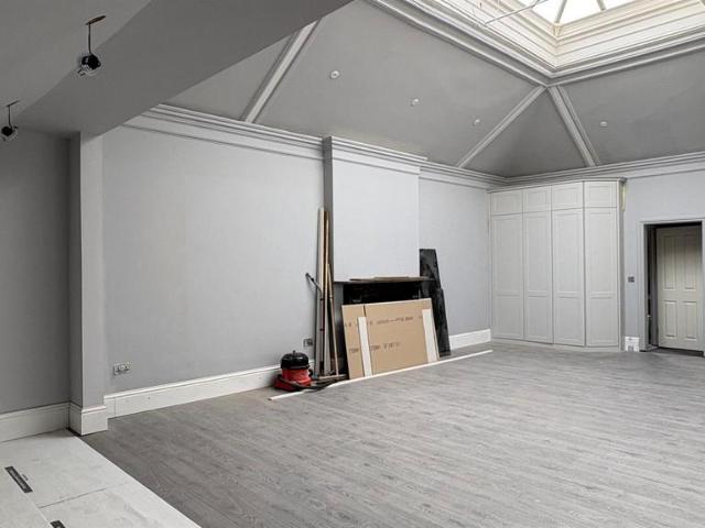 Flat for sale in Brompton, Greater London