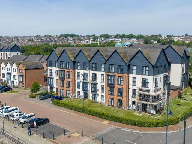 Flat for sale in Barry Island, Barry