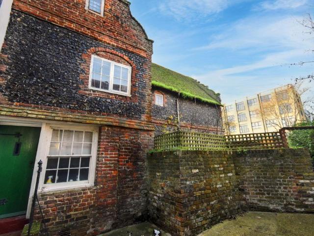 Flat for sale in East Cliff, Acol