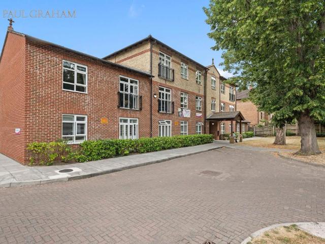 Flat for sale in Wallington, Greater London