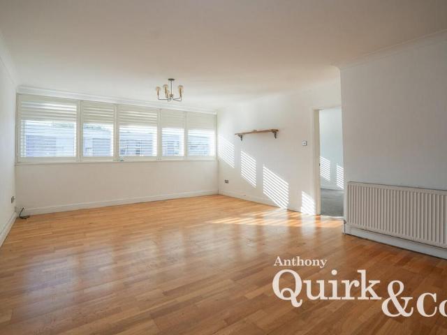 Flat for sale in Canvey Island