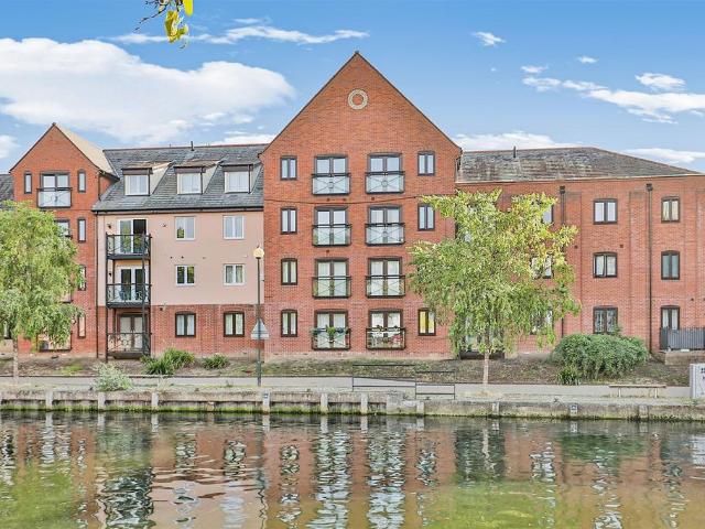 Flat for sale in Lakenham, East Bank