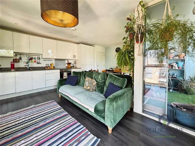 Flat for sale in London Borough of Lewisham, New Cross