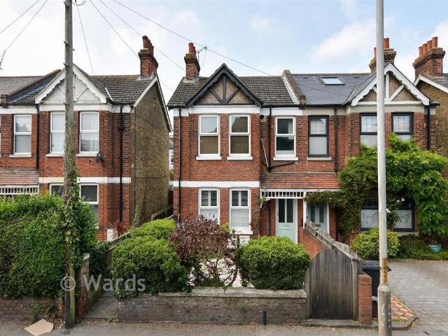 Flat for sale in Upton, Acol