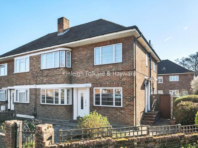 Flat for sale in London Borough of Merton, Raynes Park