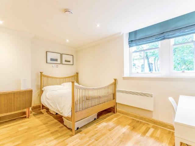 Flat for sale in St. George in the East, Greater London