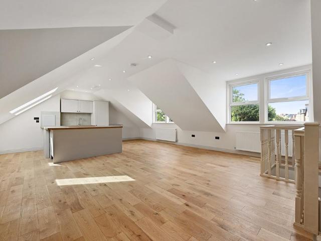 Flat for sale in London Borough of Ealing, Greater London