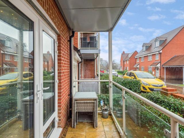 Flat for sale in Fretherne, Hertfordshire
