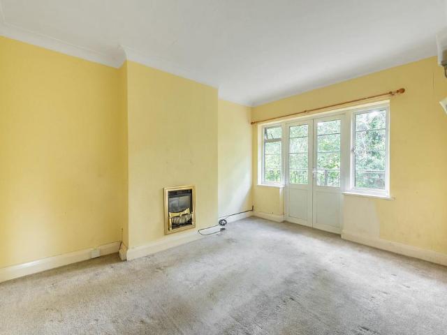 Flat for sale in Pinner, Greater London