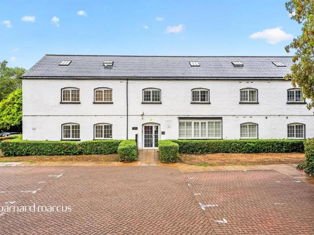 Flat for sale in London Borough of Merton, Mitcham