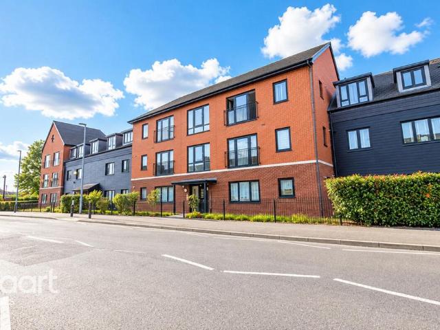 Flat for sale in South Stifford, Grays