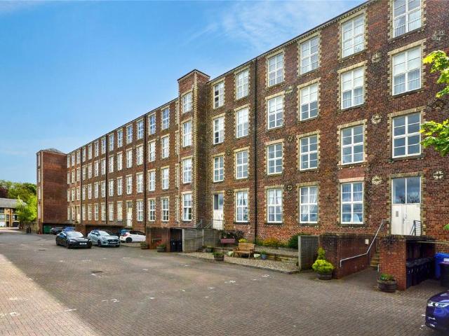 Flat for sale in Cambusbarron, Scotland